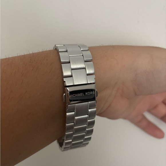 Michael Kors Ladies Watch Runway Slim in Silver MK4502 - Picture 4 of 6